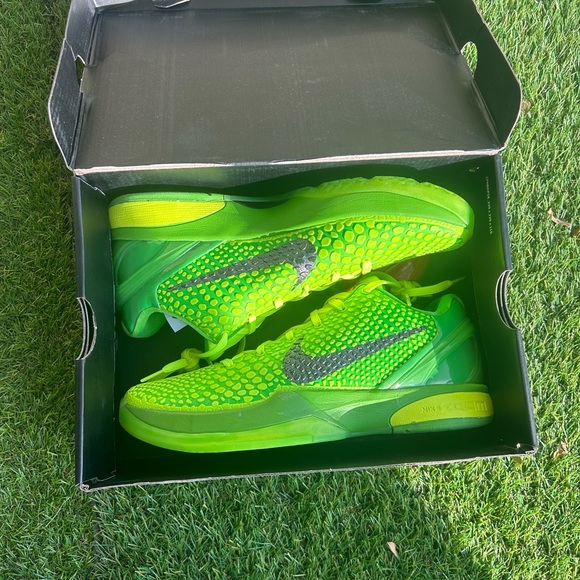 Kobe 6 grinches - Picture 1 of 4